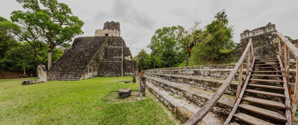 sitio arqueológico en Peten Guatemala