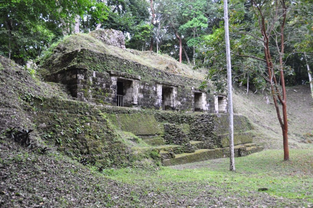 Yaxhá-El-Petén-Guatemala-1-1024x680